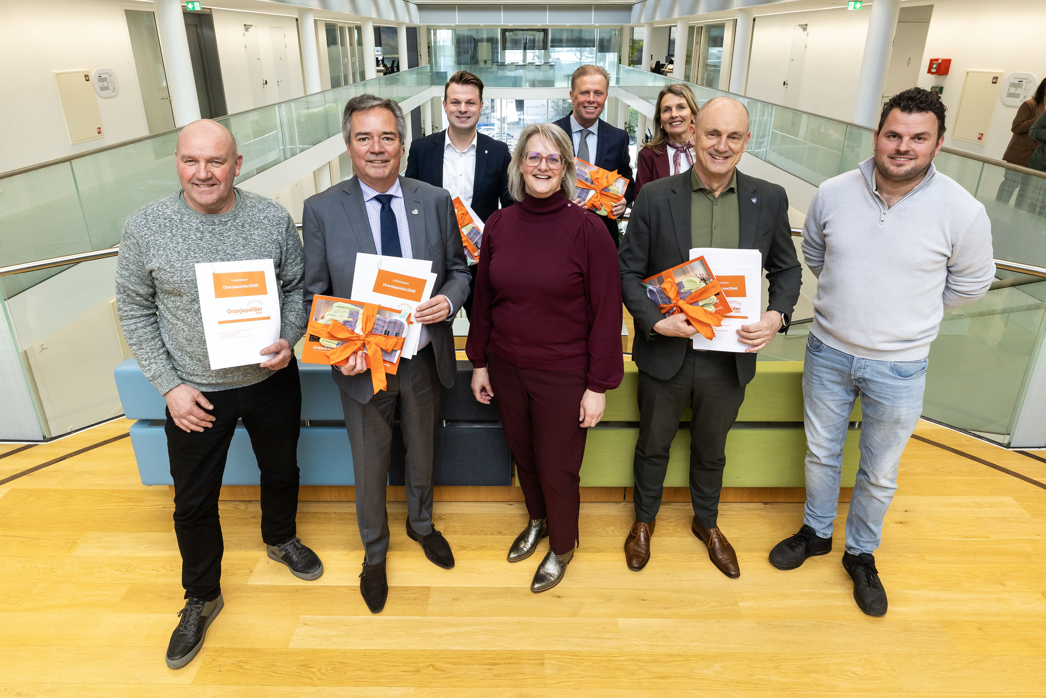 “Een belofte aan elkaar én aan volgende generaties” Ontwikkelperspectief Oranjepolder 2040 aan convenantpartners overhandigd